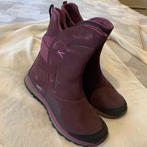 Keen waterproof boots. New! Size 7.5
